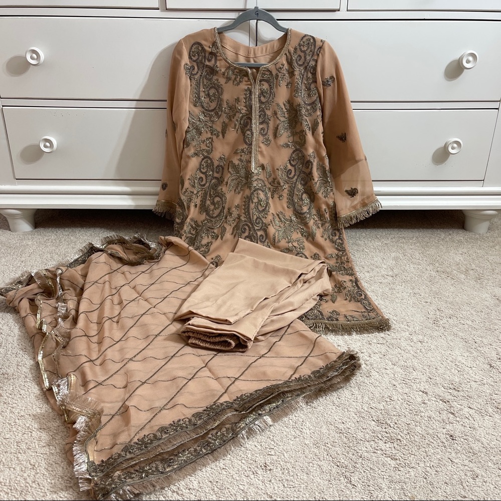 Pakistani embroided 3pcs chiffon dress